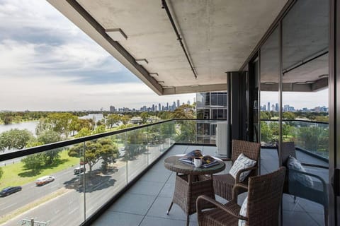 Experience Lakeside Luxury from Three Balconies Appartement in Saint Kilda