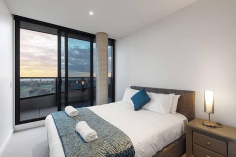 Lakeside Five Star Luxury with Uninterrupted Views Condo in Saint Kilda