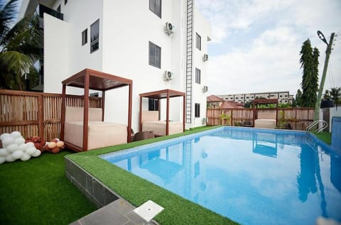Cozy 2 bedroom apartment with pool. Condo in Ghana