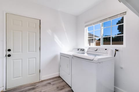 Modern Home - Family Fun Hub - Getaway - Billiards By Zen Living Short Term Rental House in Glendora