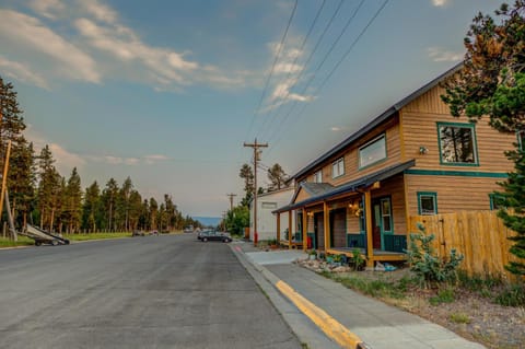 Property building, Day, Neighbourhood, Natural landscape, Street view