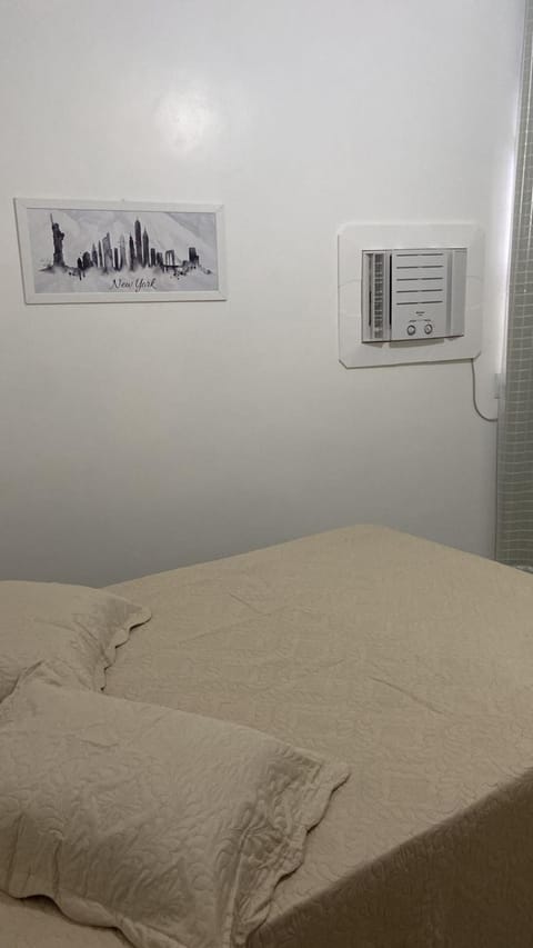 Bedroom, fireplace, air conditioner