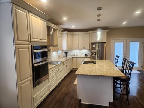 Kitchen or kitchenette, Dining area, dishwasher, minibar, pet friendly, stove, toaster