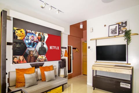 TV and multimedia, Living room, Seating area, Evening entertainment