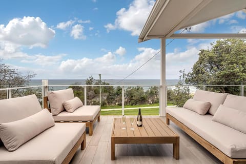 Drift - Ocean & Panoramic Views At Coledale House in Wollongong