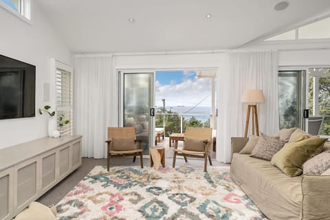 Drift - Ocean & Panoramic Views At Coledale House in Wollongong