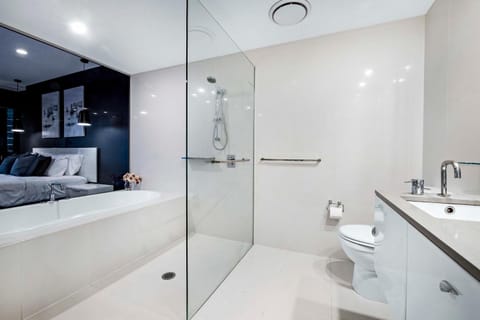 Circle on Cavill - Self Contained, Privately Managed Apartments Condo in Surfers Paradise