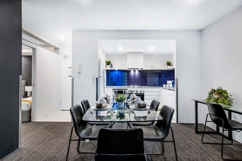 Circle on Cavill - Self Contained Apartments - Wow Stay Condo in Surfers Paradise