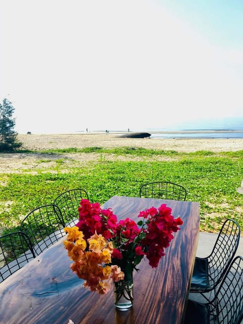 Day, Natural landscape, Dining area, Beach, Sea view