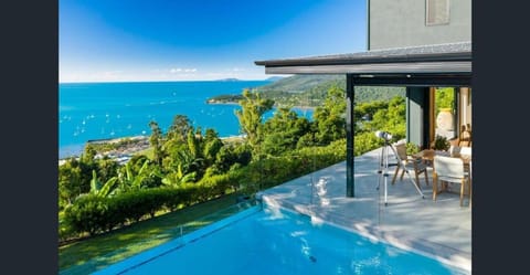 'Whitsunday Blue' Luxury Home with Ocean Views Haus in Airlie Beach