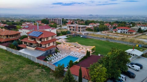 Property building, Neighbourhood, Natural landscape, Bird's eye view, Swimming pool, Location