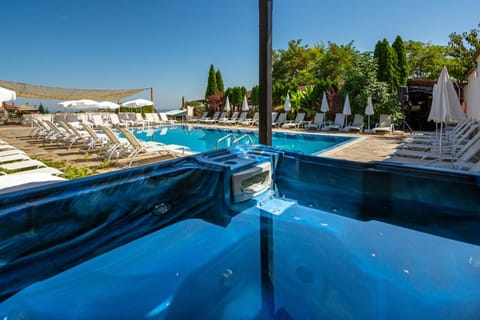 Hot Tub, Pool view, Swimming pool