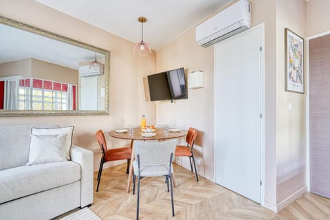 Appartement proche Parc Monceau / Pereire Apartment in Levallois-Perret