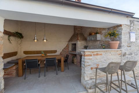 BBQ facilities, Seating area, Dining area