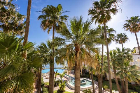 Las Dunas Grand Luxury Hotel in Costa del Sol