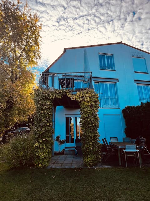 Property building, Day, Garden