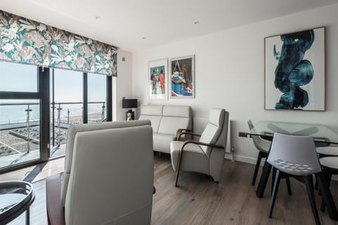 Beachside: New two bedroom apartment with parking Condo in Ramsgate