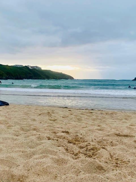 Nook Cottage Short Walk To Porth Beach - Private Parking Maison in Newquay