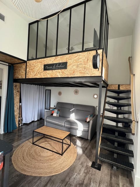 Living room, Photo of the whole room