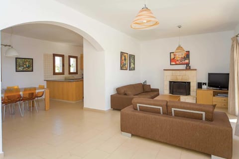 Luxury Coral Bay Villa - Villa Coral Olympus Hera - 4 Bedrooms - Private Swimming Pool - Distant SeaView Villa in Peyia