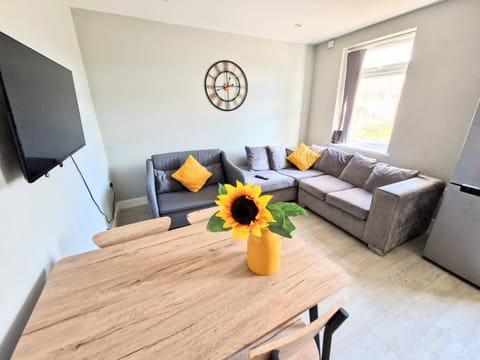TV and multimedia, Living room, Dining area