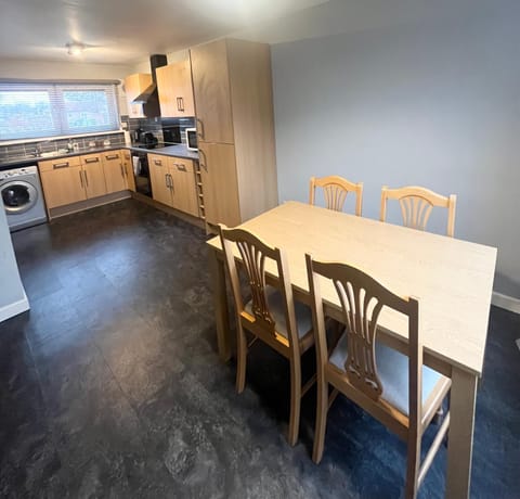 Spacious 2 double bed city home Casa in Hereford