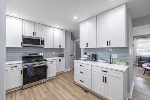 Modern LUXURY 4 BR 7 BED TOWNHOME Near Transportation Haus in District of Columbia
