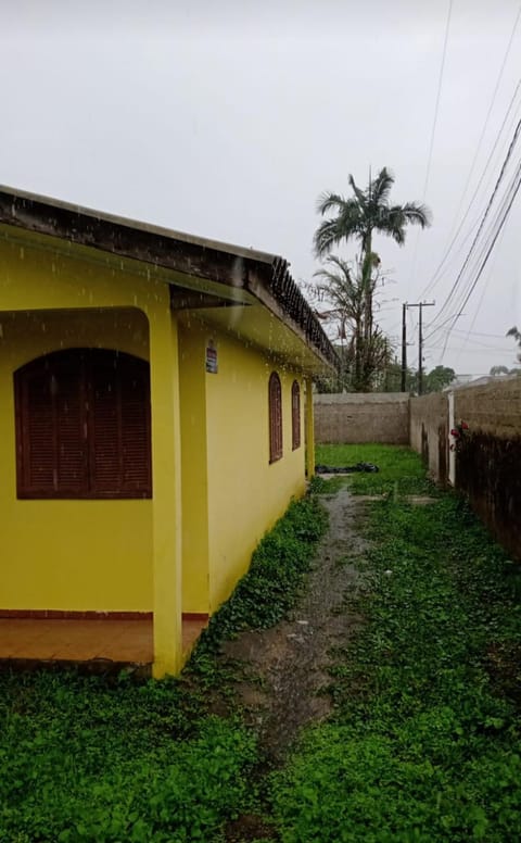 Praiana House in Guaratuba