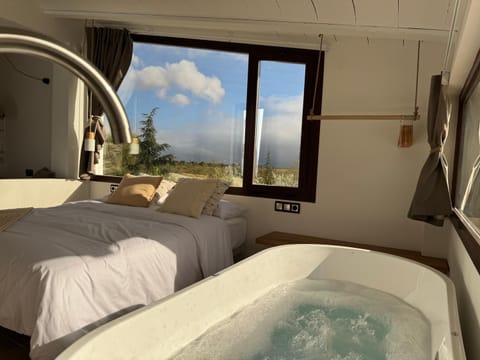 Hot Tub, Bedroom