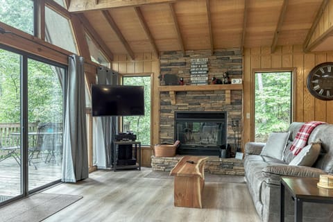 Treehouse Wooded Lodge by Sarah Bernard, a Woodland Retreat with Solo Stove Firepit Chalet in Innsbrook