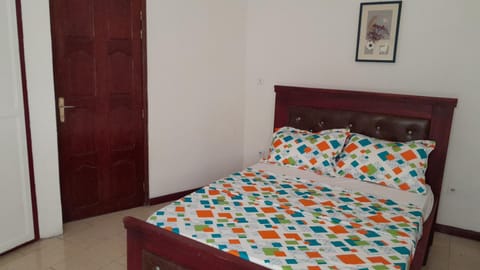 Akwa: Paisible appart meublé Tigson Condominio in Douala