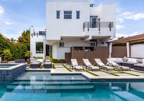 Luxurious Architectural Villa in Prime West Hollywood Neighborhood Villa in West Hollywood