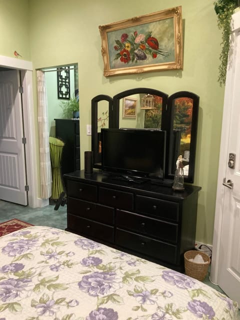 Private small suite with private bathroom and parking on property Condo in Vernon