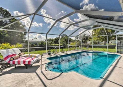 Luxury modern home Heated pool best Location Maison in Port Charlotte