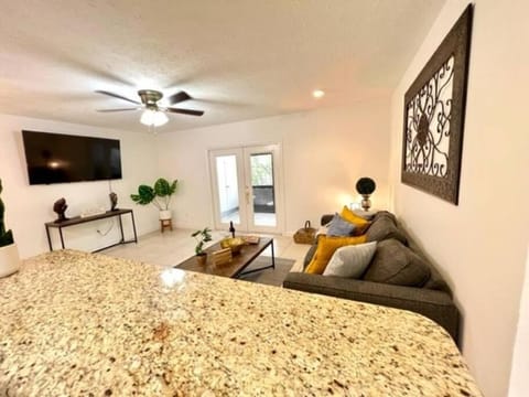 Tampa House close to everything Haus in Greater Carrollwood
