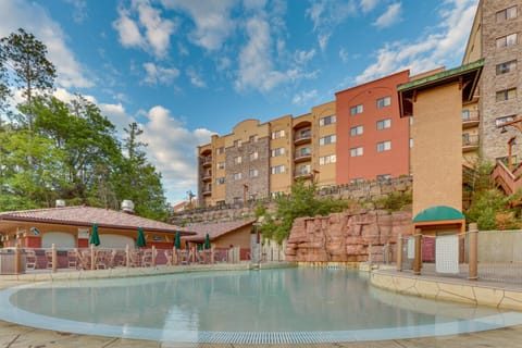 Wisconsin Dells Resort Condo with 2 Fireplaces Apartment in Wisconsin Dells