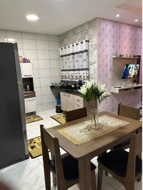 Kitchen or kitchenette, Dining area, minibar