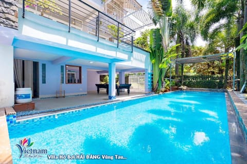 Property building, Day, Pool view, Swimming pool, sunbed