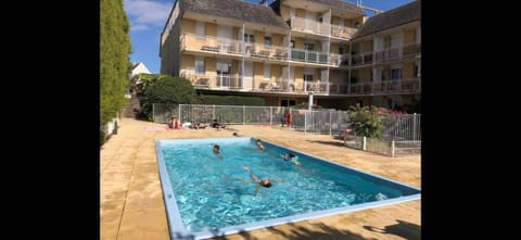 Property building, Swimming pool