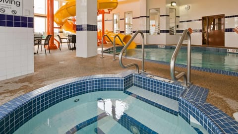Best Western Plus Service Inn & Suites Hotel in Lethbridge