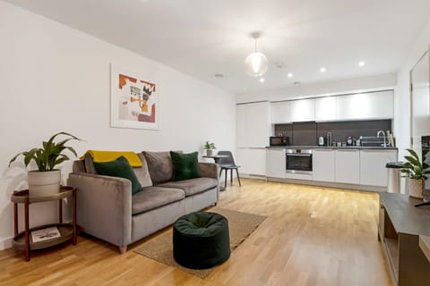 Modern apartment in West London Condo in Brentford
