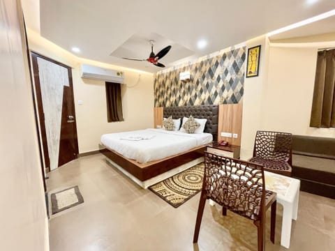 Hotel Yashasvi inn ! Puri near-sea-beach-and-temple fully-air-conditioned-hotel with-lift-and-parking-facility breakfast-included Hotel in Puri