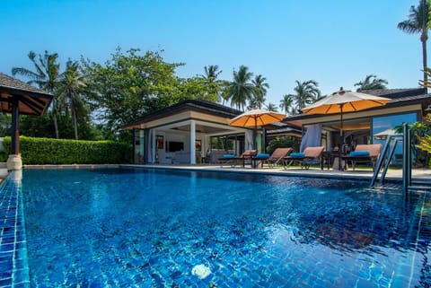 Day, Pool view, Swimming pool, sunbed