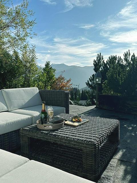 View (from property/room), Balcony/Terrace, Seating area, Mountain view