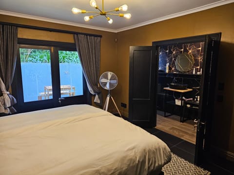 Die Heerenhuys Guest Suites Bed and Breakfast in Stellenbosch