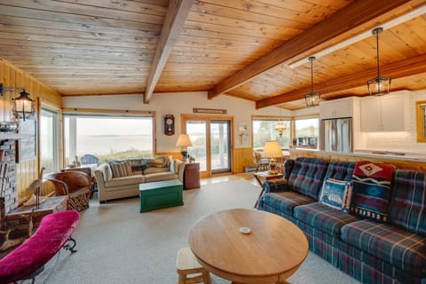 Serene Island Retreat with Beach Access and Mtn Views! House in Whidbey Island