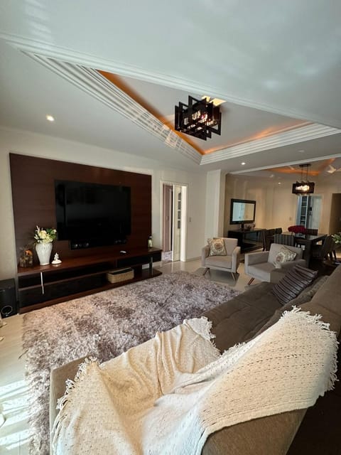 Communal lounge/ TV room, TV and multimedia, Living room, Evening entertainment