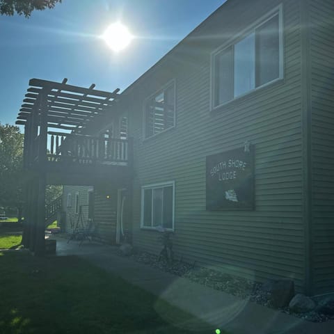 South Shore Resort - The Lodge Maison in Twin Lake