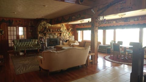 South Shore Resort - The Lodge Haus in Twin Lake