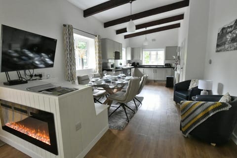 Dining area, kitchen
